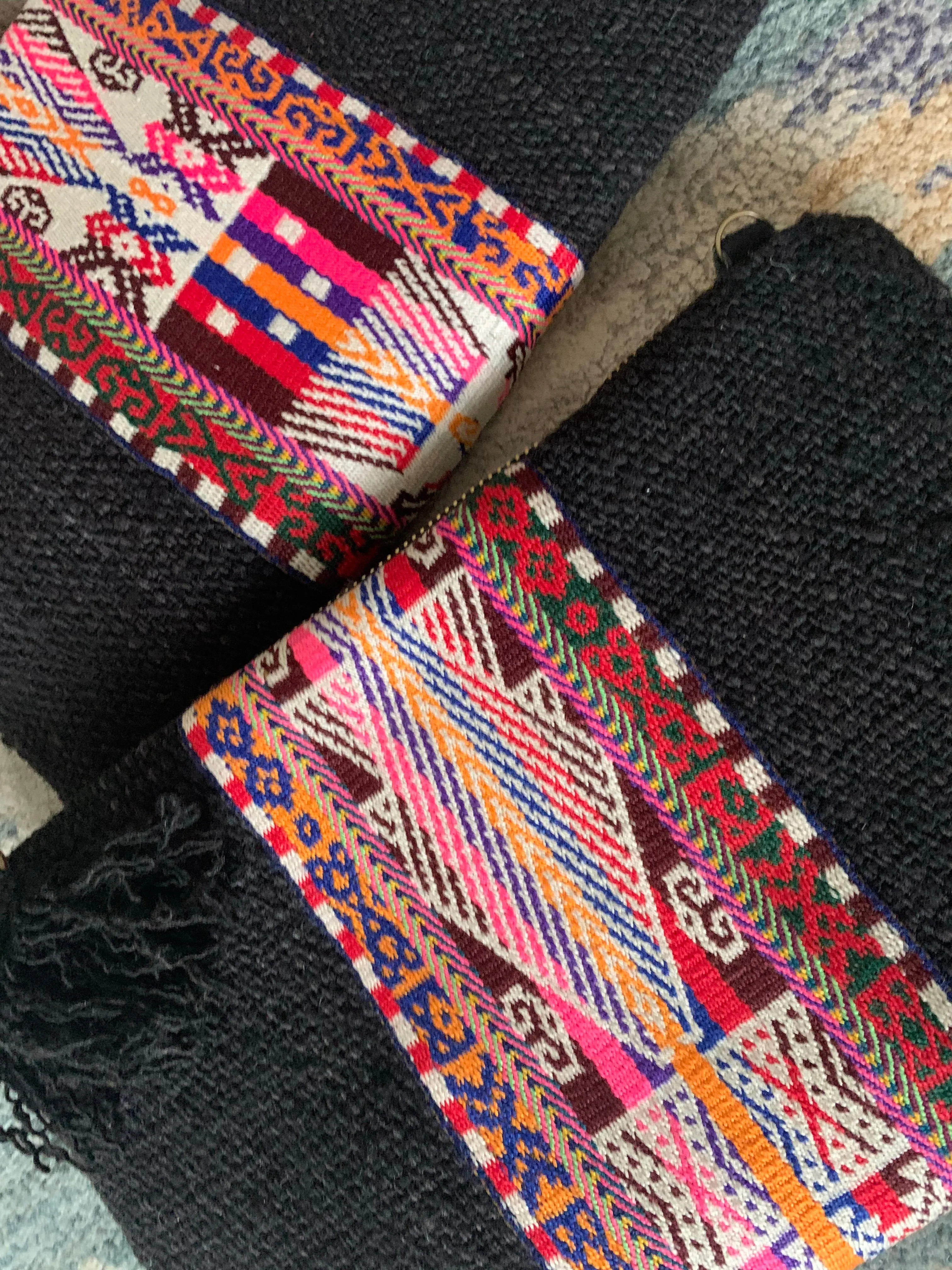 Cinturon Convertible Bag in Black (MORE TEXTILES)